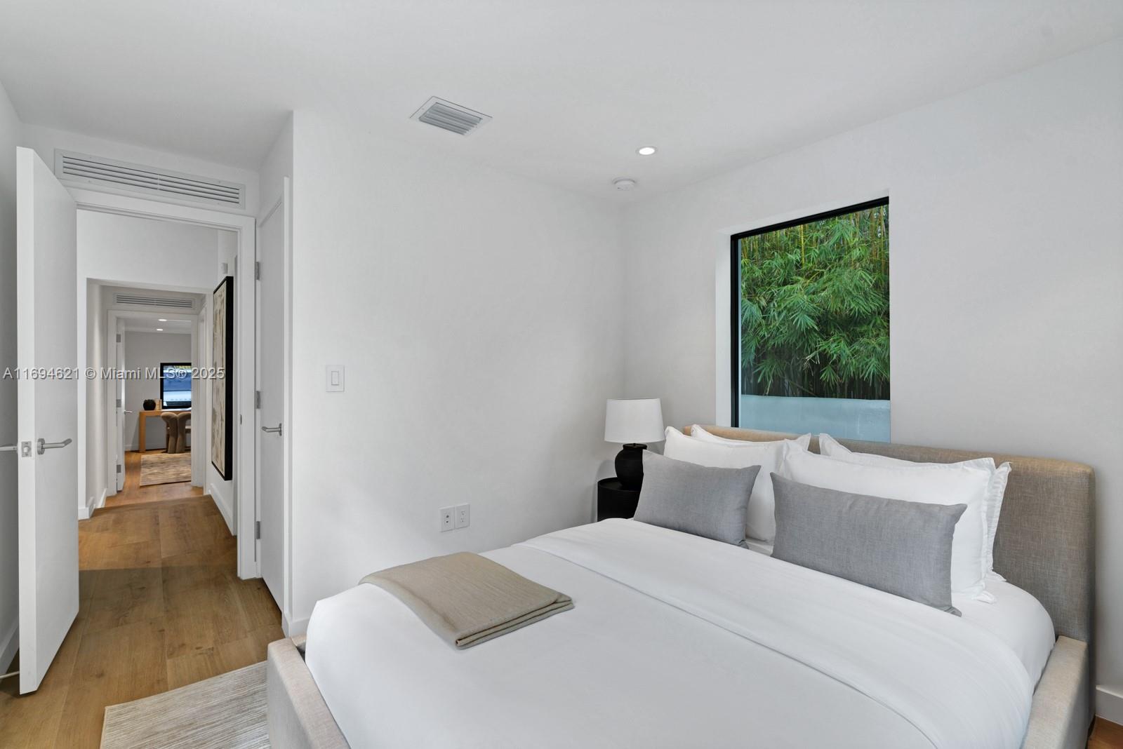 4575 North Bay Road Miami Beach, FL 33140 - Photo 23 of 40