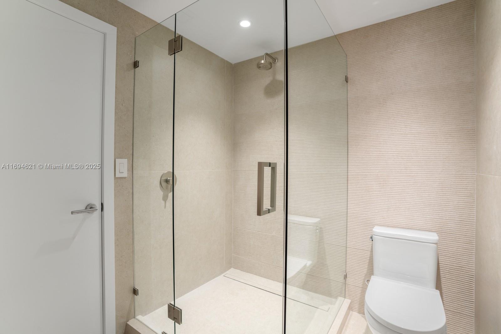 4575 North Bay Road Miami Beach, FL 33140 - Photo 25 of 40