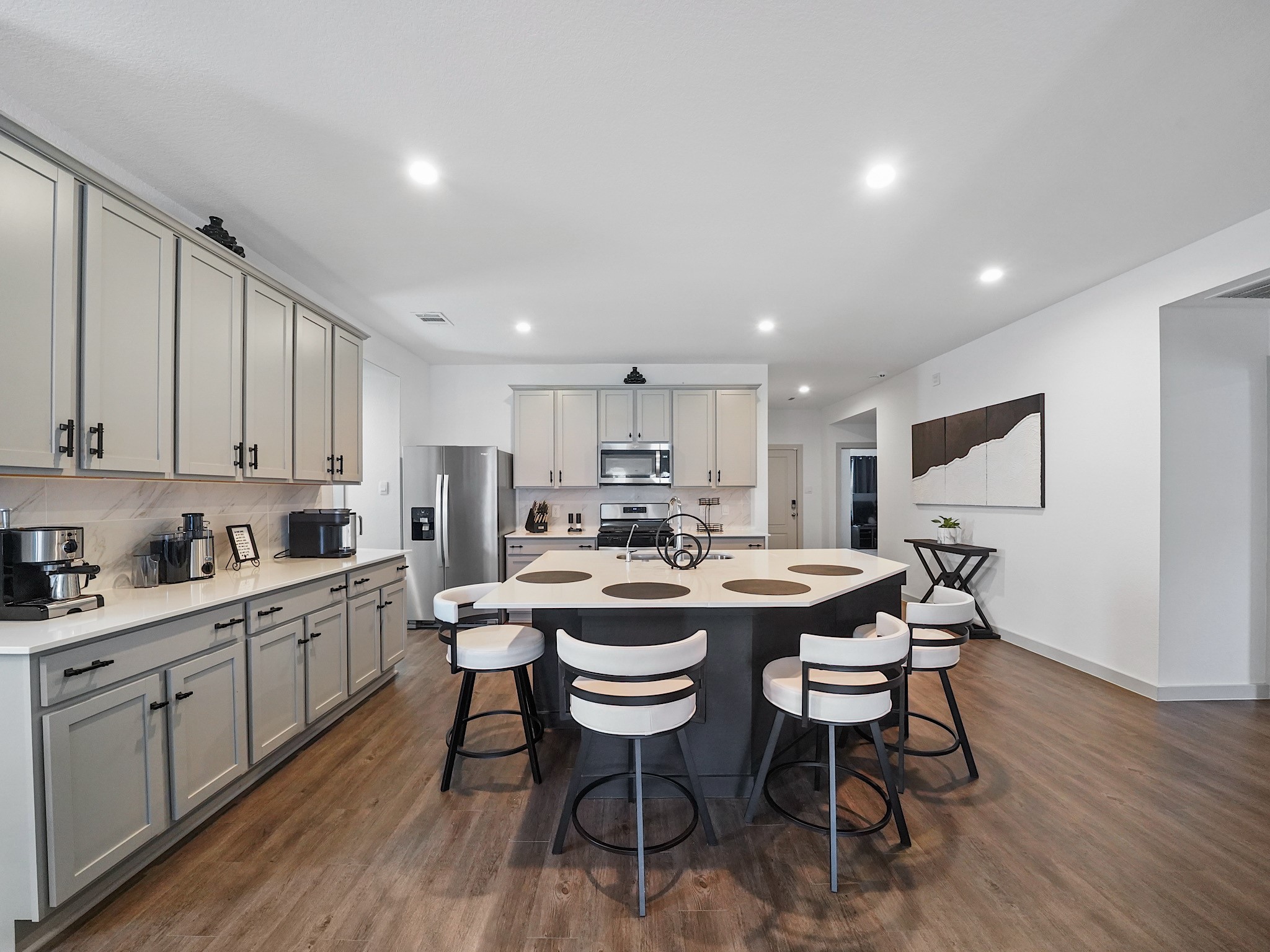 7823 Cattlewood Pass Rosharon, TX 77583 - Photo 7 of 17 The kitchen features sleek cabinetry, stainless steel appliances, and a spacious island.