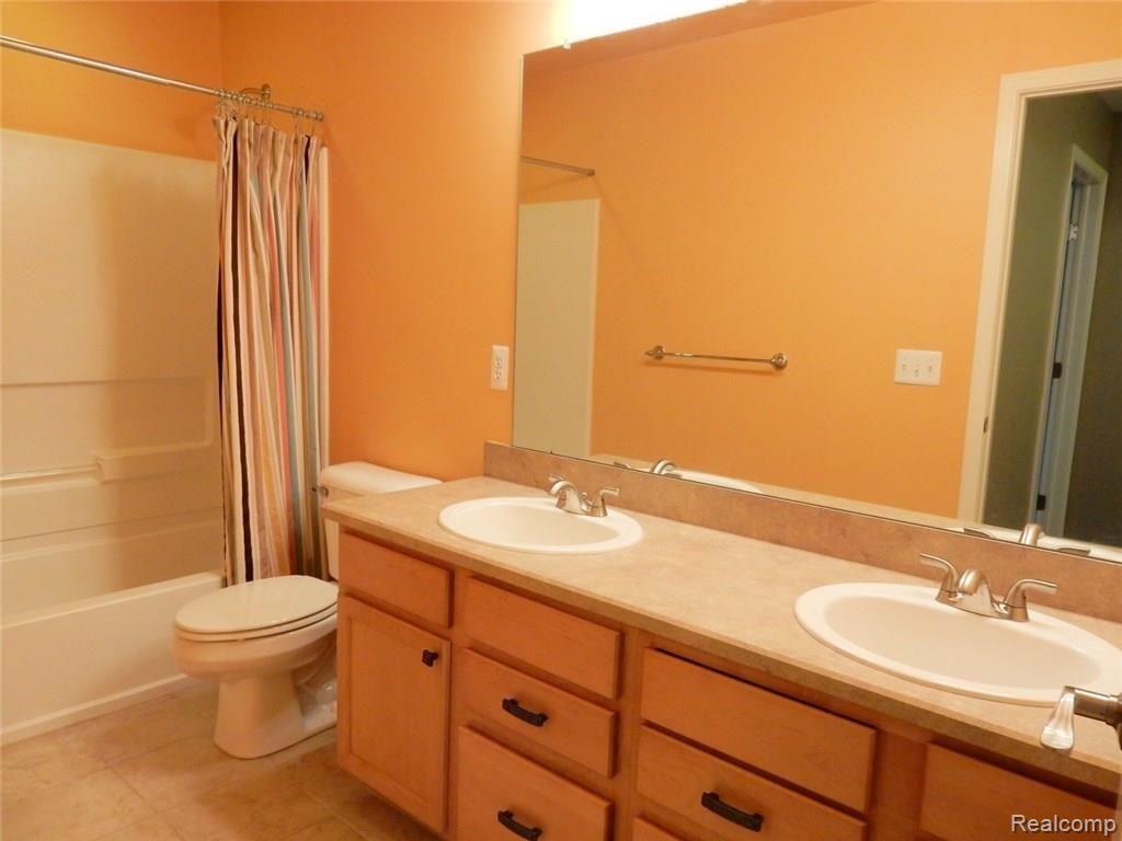 3382 Everett Drive Rochester, MI 48307 - Photo 56 of 92 MainBath (1) (Large).JPG