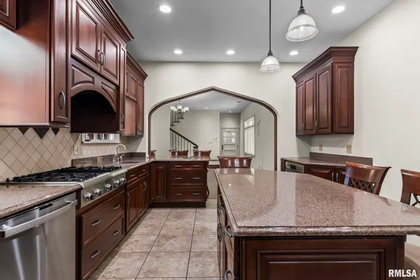 $950,000 | 1050 Williams Boulevard, Springfield, IL 62704