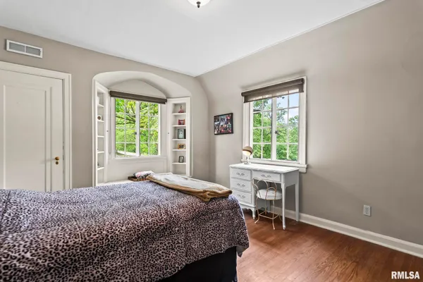 $950,000 | 1050 Williams Boulevard, Springfield, IL 62704