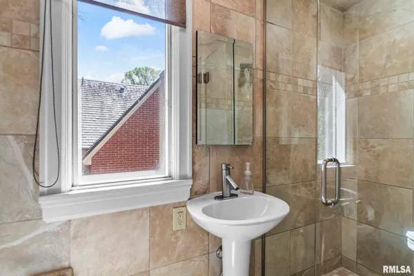 $950,000 | 1050 Williams Boulevard, Springfield, IL 62704