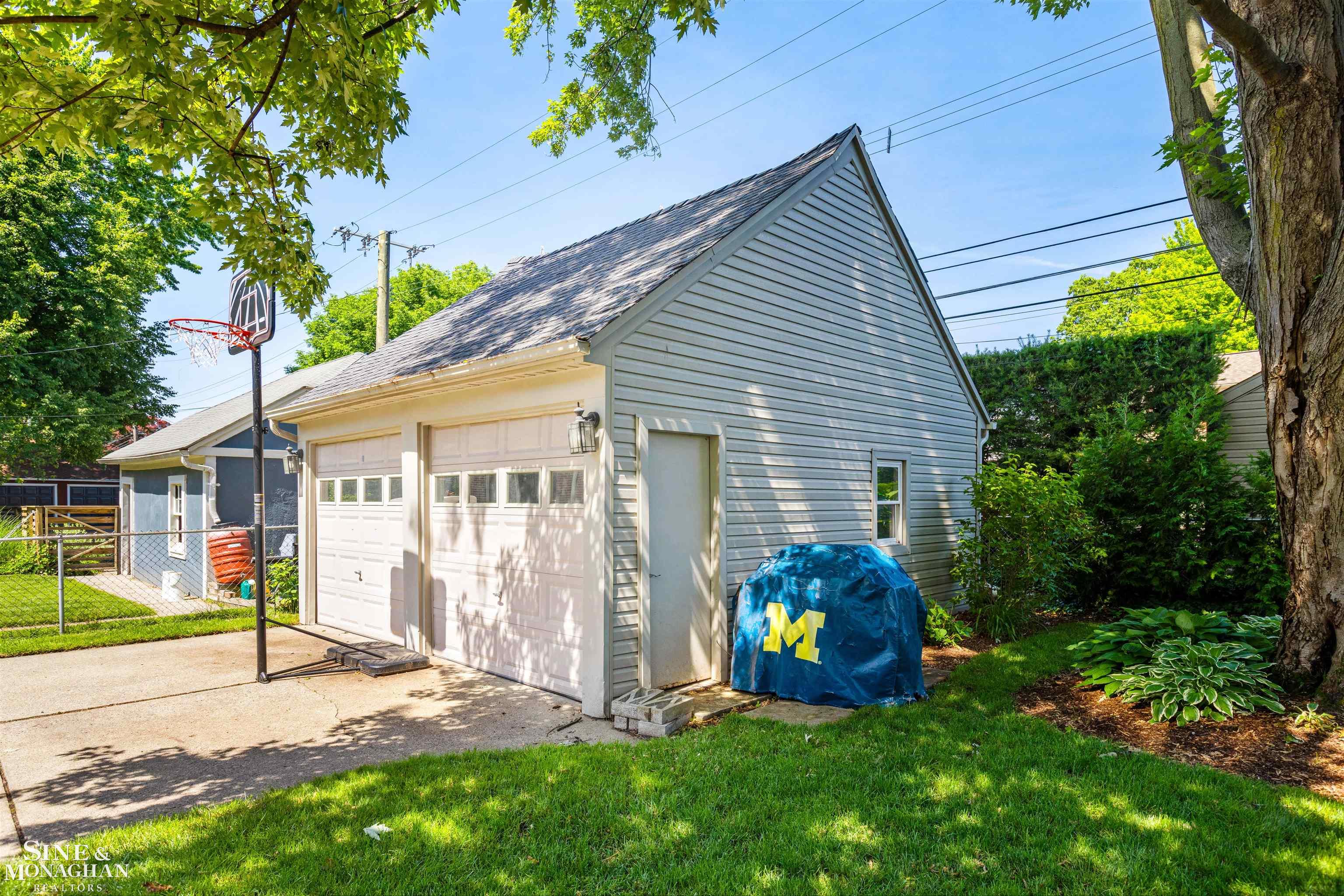 1382 Harvard Road Grosse Pointe, MI 48230 - Photo 39 of 45 50144301-afa316c0-c9a2-4b2d-a2db-8b06b5836e4a.JPG