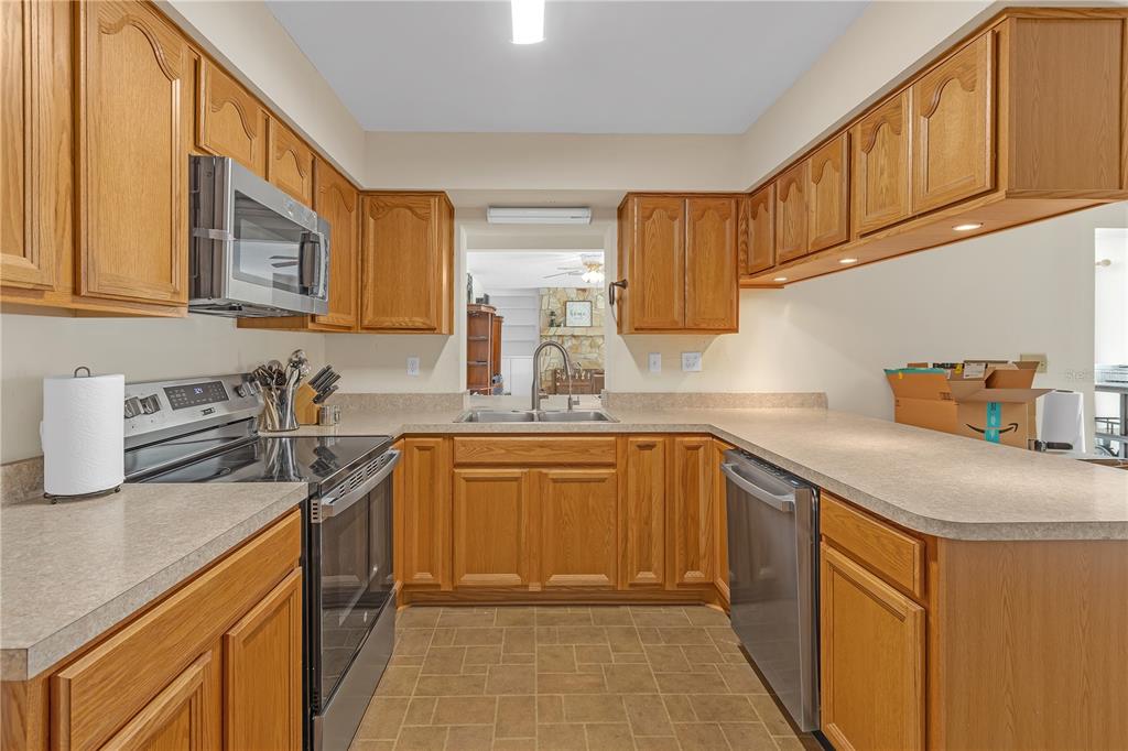 531 Gibson Road South Lakeland, FL 33813 - Photo 7 of 45 Gallery Image 7
