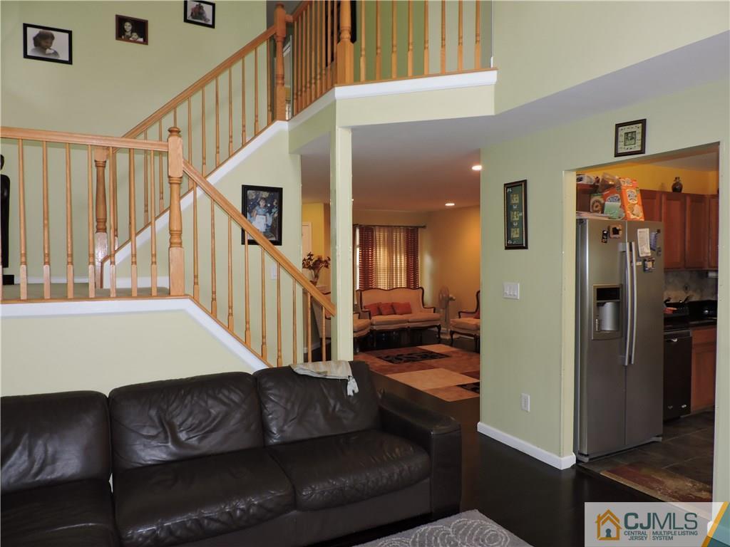 362 Hawthorne Road North Brunswick, NJ 08902 - Photo 8 of 25 Gallery Image 8