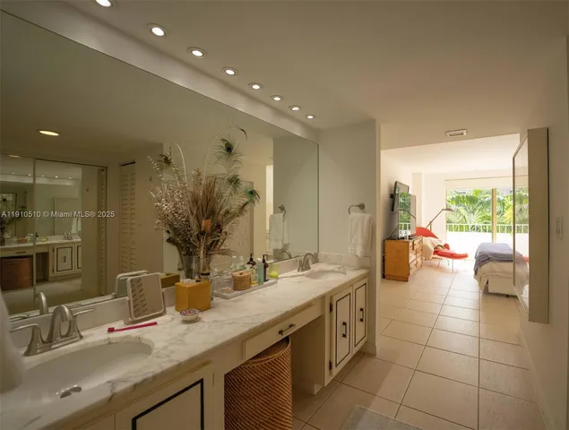 $1,140,000 | 199 Ocean Ln Drive, Unit 313, Key Biscayne, FL 33149