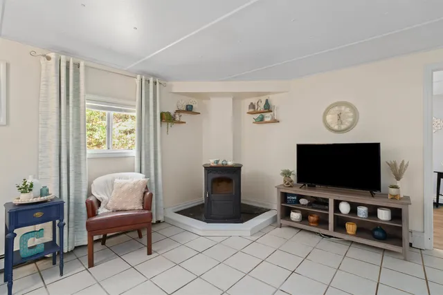 $343,000 | 88 Perch Pond Road, Holderness, NH 03245