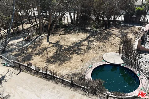 a view of a living room