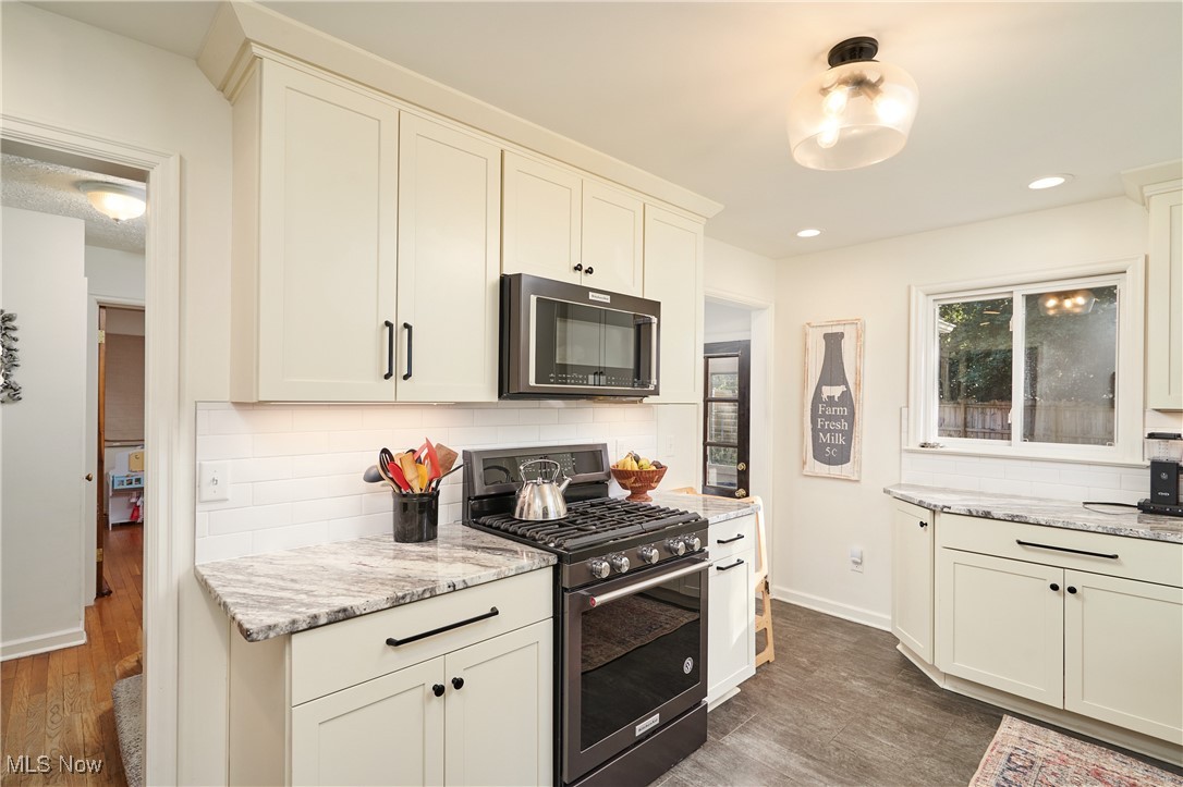 276 Sundale Road Akron, OH 44313 - Photo 9 of 25 Gallery Image 9