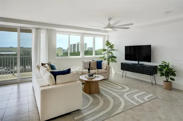 $3,500 | 223 Island Way, Unit 5D, Clearwater Beach, FL 33767