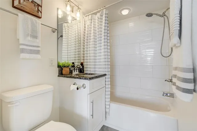 $3,500 | 223 Island Way, Unit 5D, Clearwater Beach, FL 33767