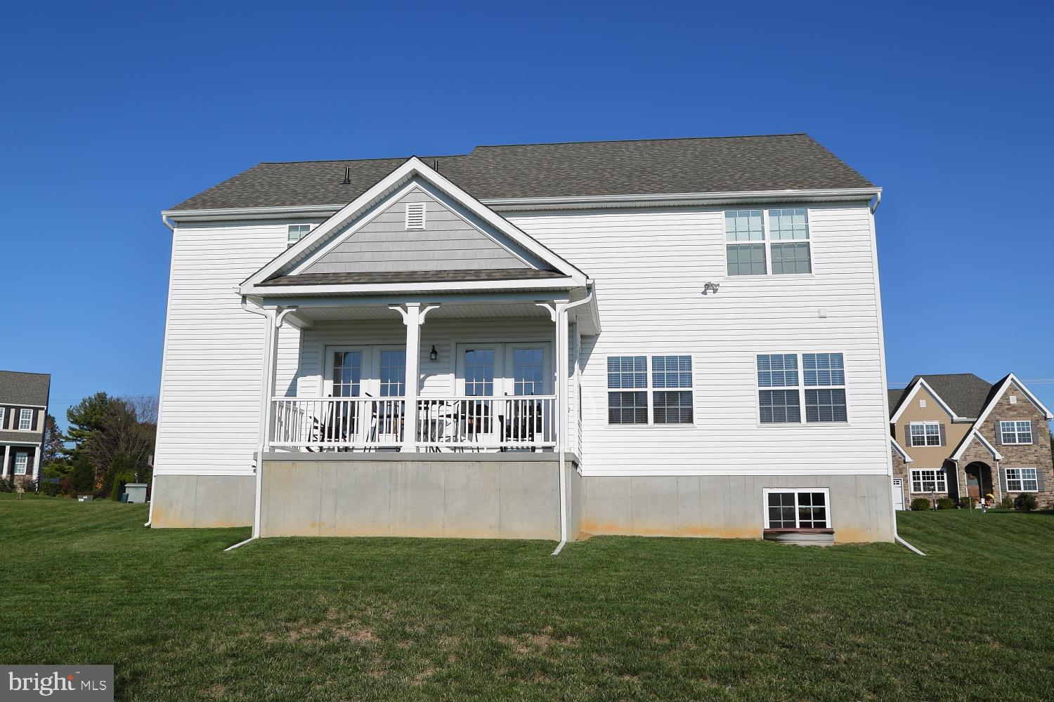 653 Warminster Lane Lititz, PA 17543 - Photo 2 of 45 Rear elevation