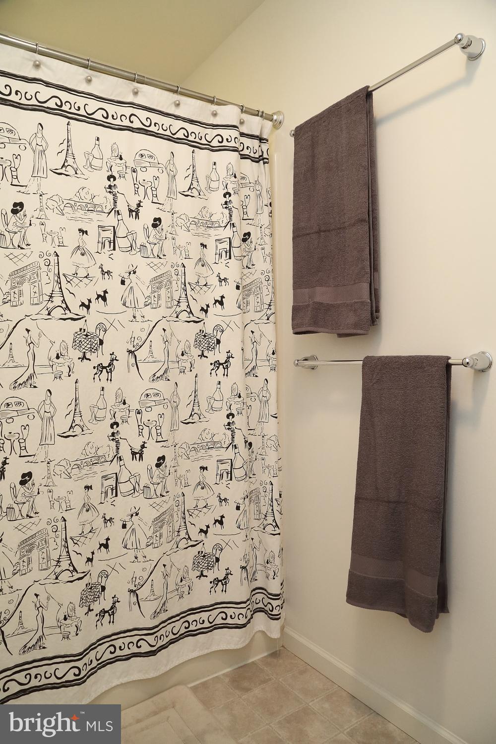 653 Warminster Lane Lititz, PA 17543 - Photo 38 of 45 Family bath - with Tub / Shower combo