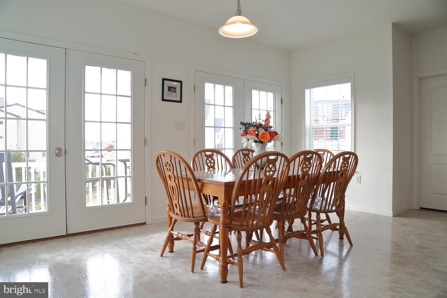 653 Warminster Lane Lititz, PA 17543 - Photo 6 of 45 Kitchen dining area