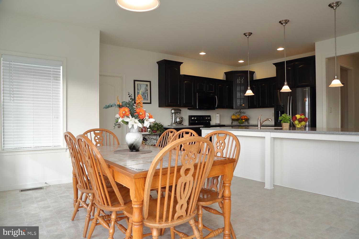 653 Warminster Lane Lititz, PA 17543 - Photo 8 of 45 Kitchen dining area