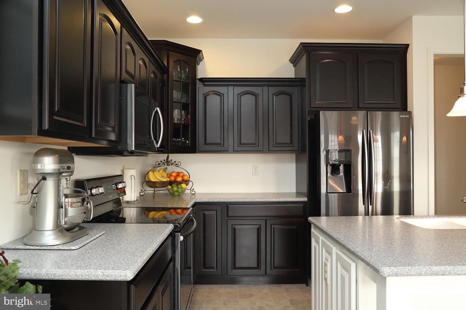 653 Warminster Lane Lititz, PA 17543 - Photo 10 of 45 Stainless appliances