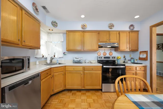 $399,900 | 679 Cascade Drive South, Mount Laurel, NJ 08054