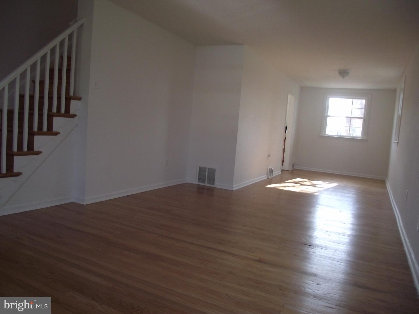 105 Haller Road Ridley Park, PA 19078 - Photo 5 of 20 Living Room