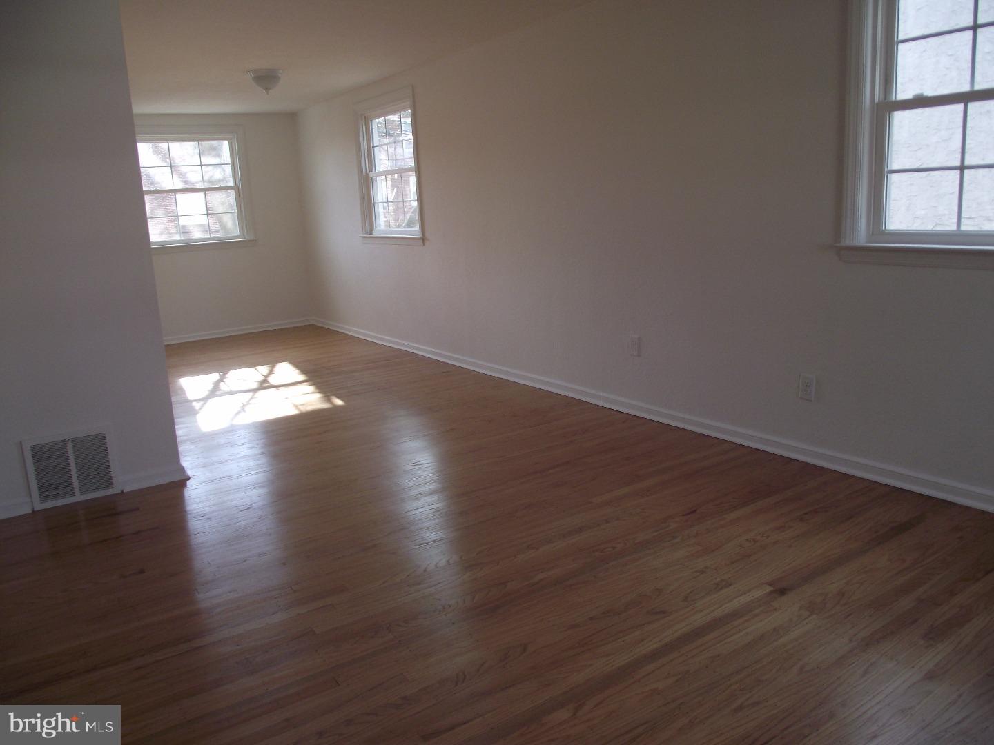 105 Haller Road Ridley Park, PA 19078 - Photo 6 of 20 Living Room