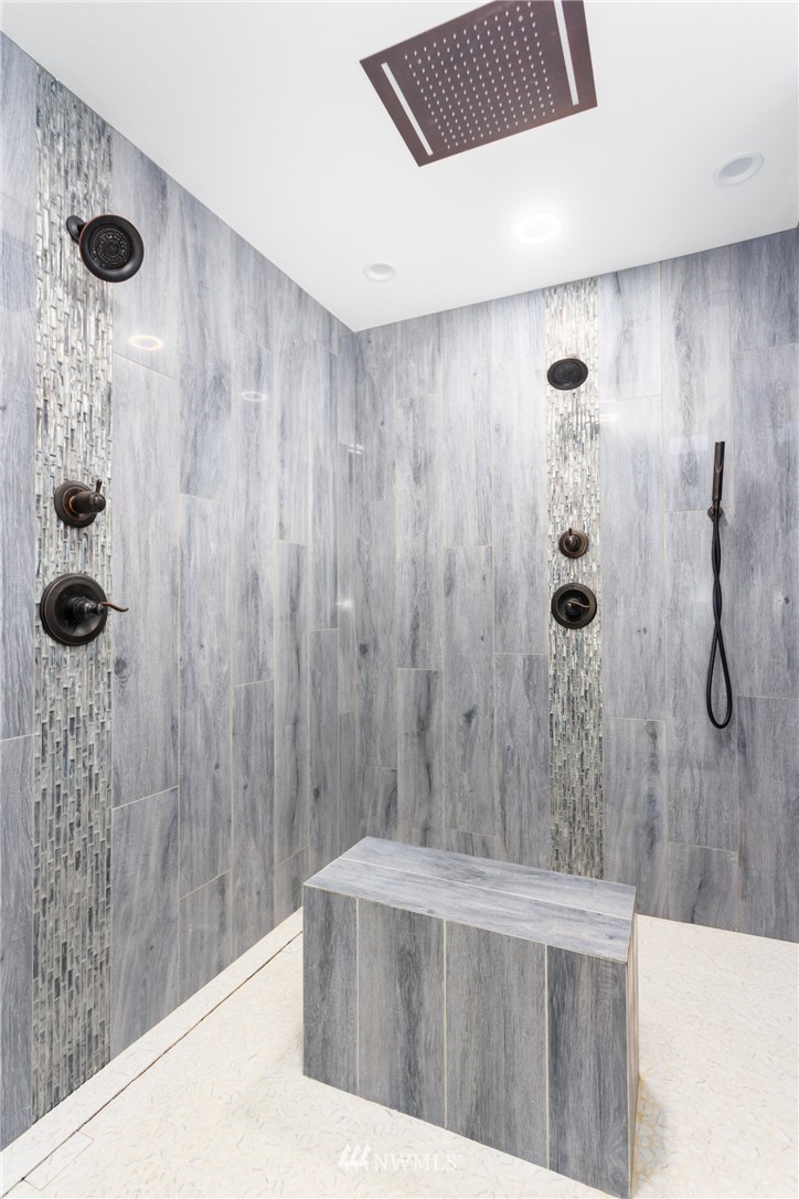 8416 Delta Line Road Custer, WA 98240 - Photo 13 of 40 a bathroom with a shower and a tub