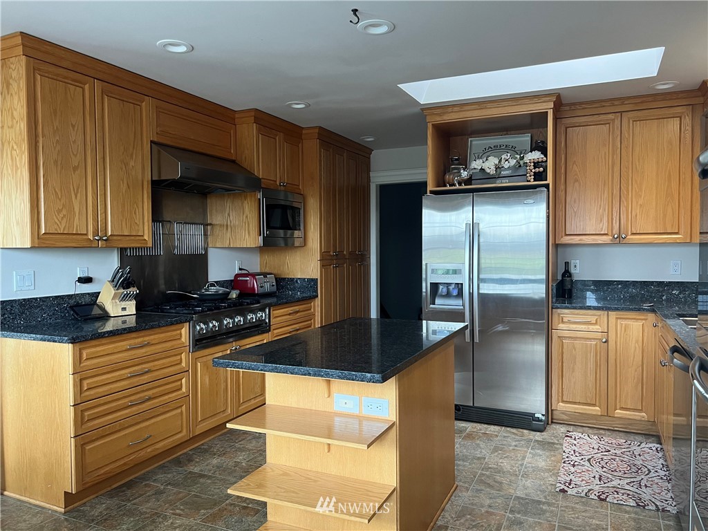 8416 Delta Line Road Custer, WA 98240 - Photo 8 of 40 a kitchen with granite countertop a stove and a refrigerator