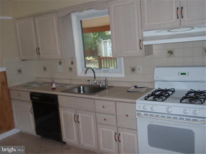 13 Cold Spring Road Hamilton, NJ 08619 - Photo 6 of 15 Kitchen