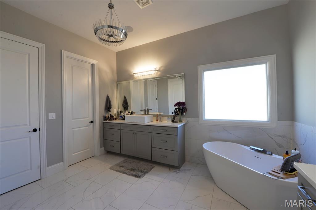 17016 Lakeside Ridge Chesterfield, MO 63005 - Photo 55 of 86