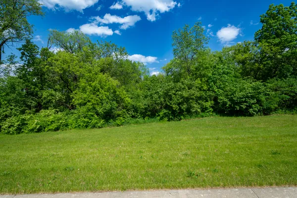 $37,000 | 7373 English Oak Lane, Spring Grove, IL 60081