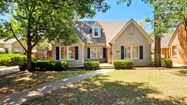 $2,200 | 2011 16th Street, Lubbock, TX 79401