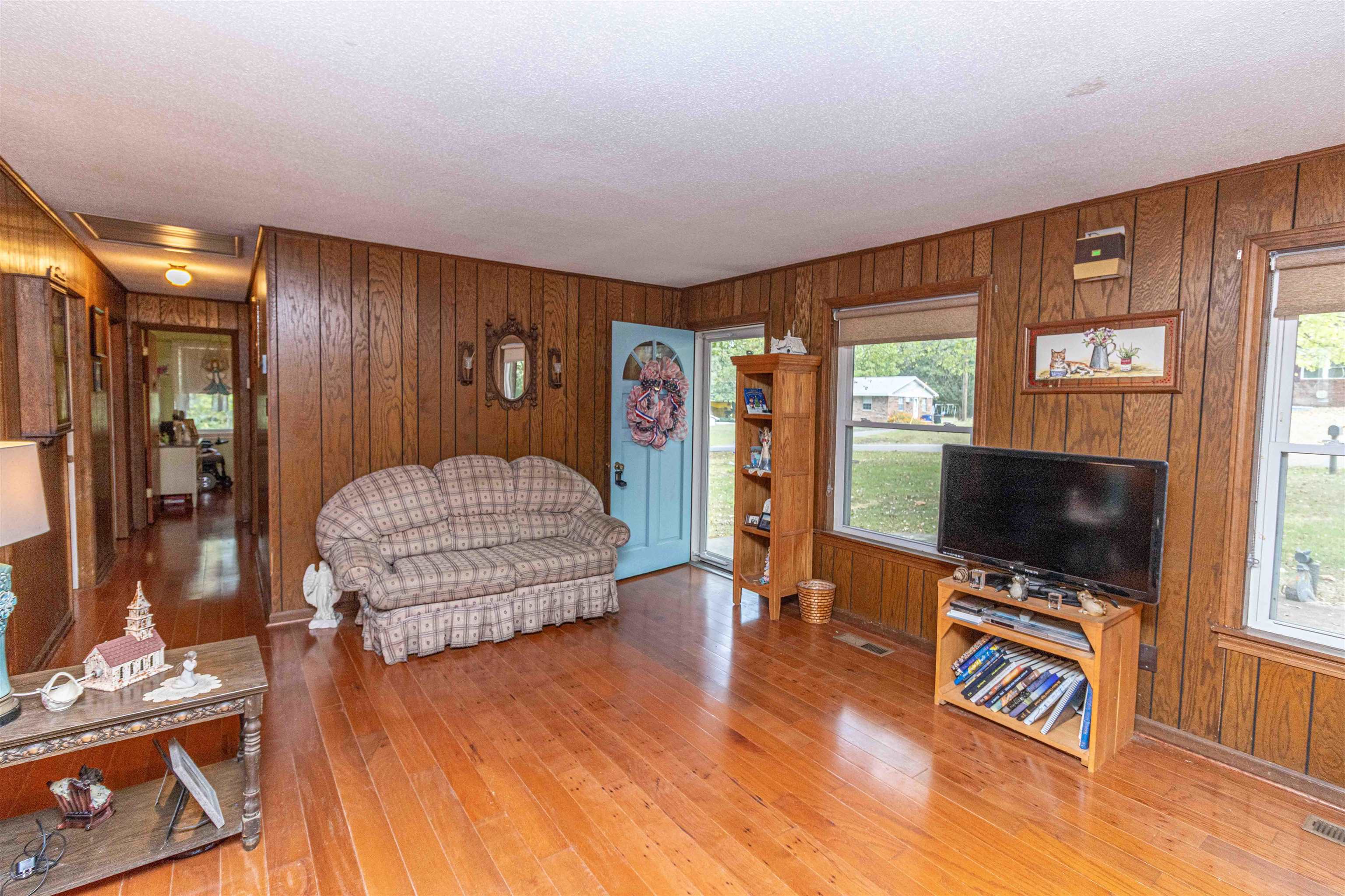 260 Mitchell Street Selmer, TN 38375 - Photo 4 of 22 a living room with furniture and a flat screen tv