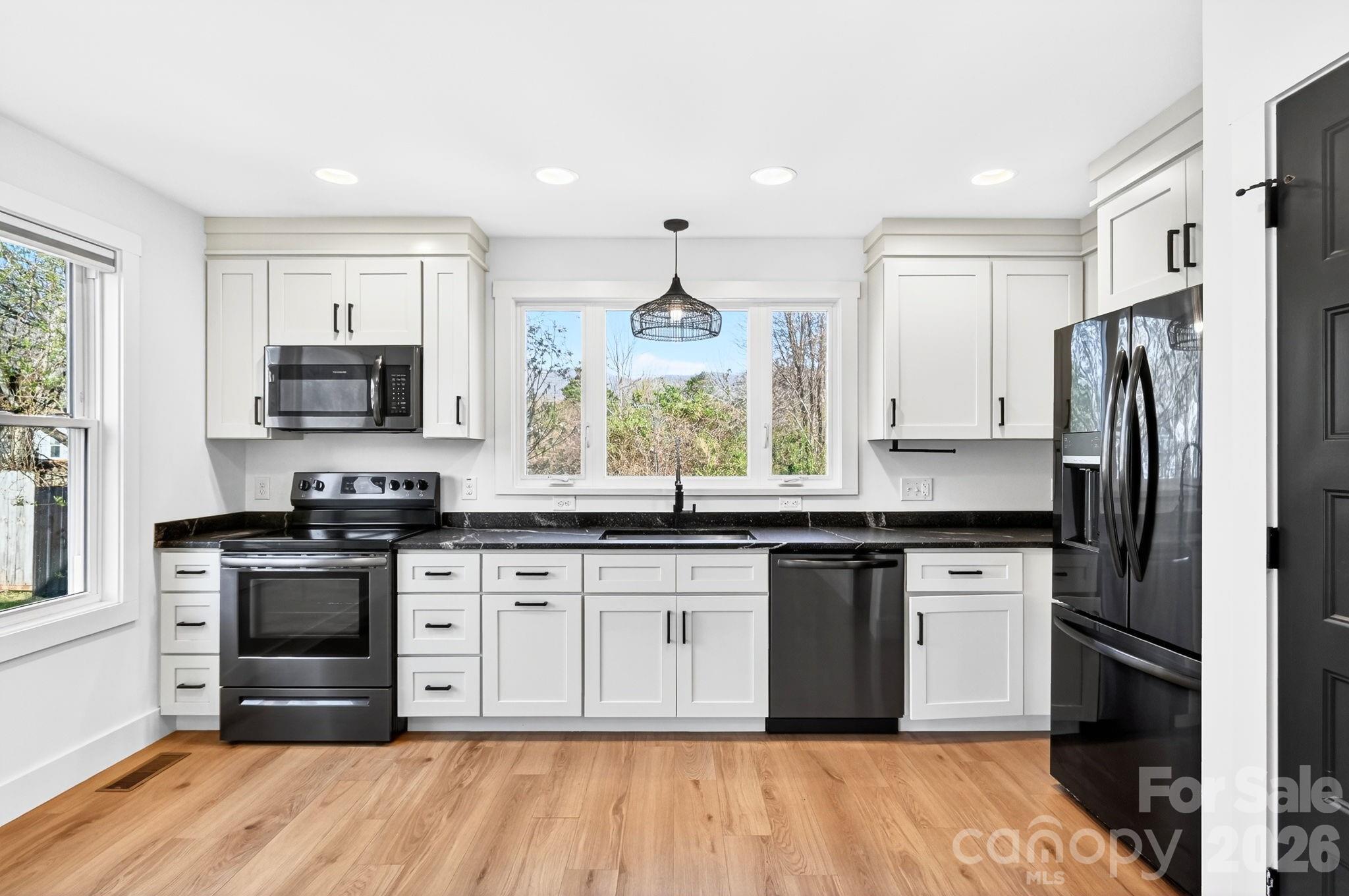 477 Oakdale Road Waynesville, NC 28786 - Photo 2 of 32