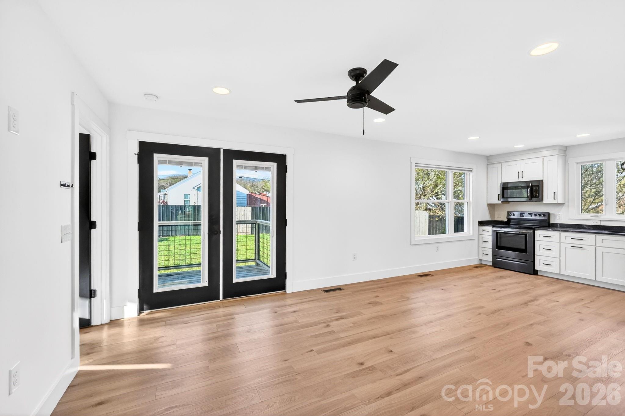 477 Oakdale Road Waynesville, NC 28786 - Photo 5 of 32