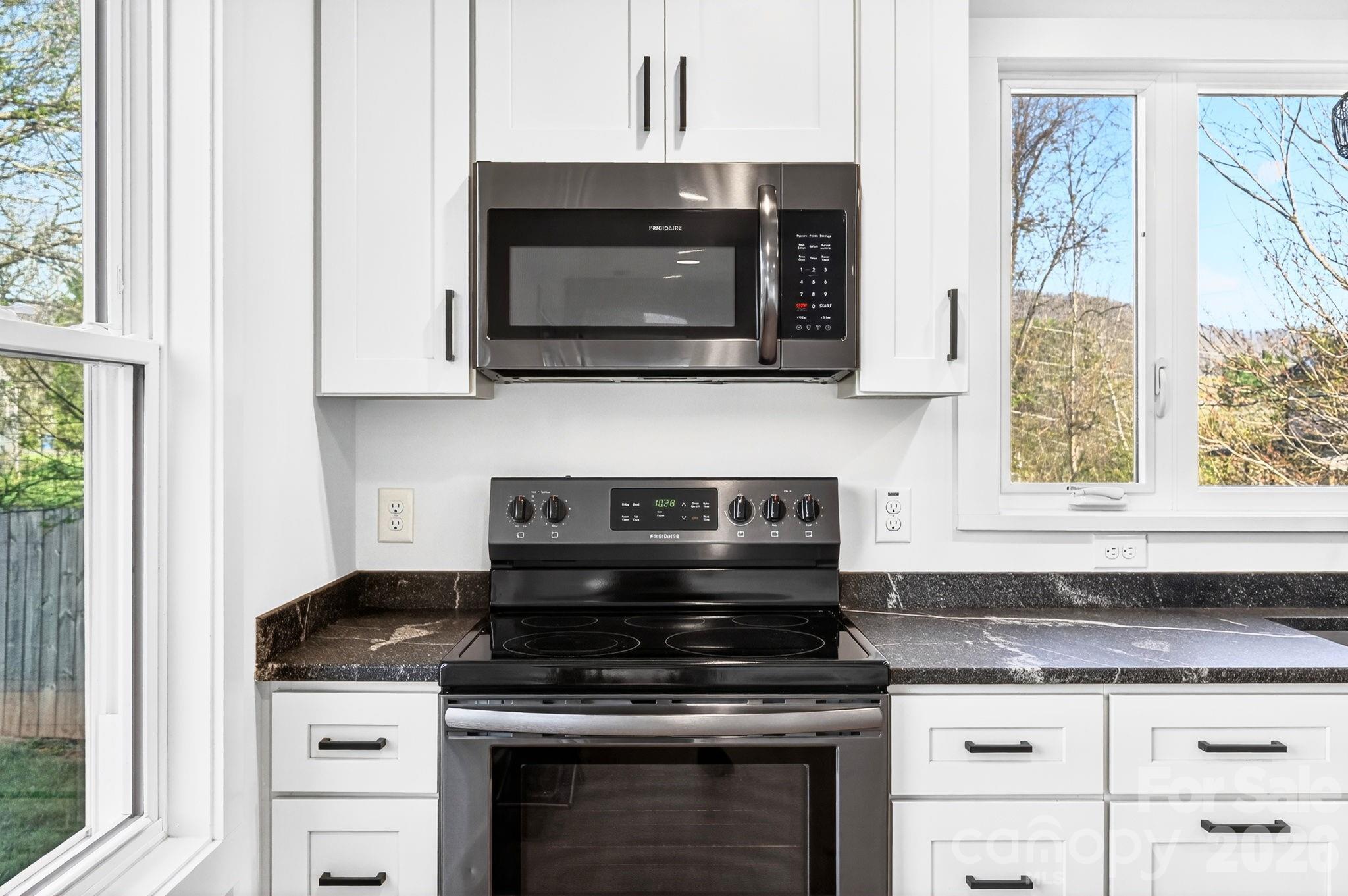 477 Oakdale Road Waynesville, NC 28786 - Photo 8 of 32