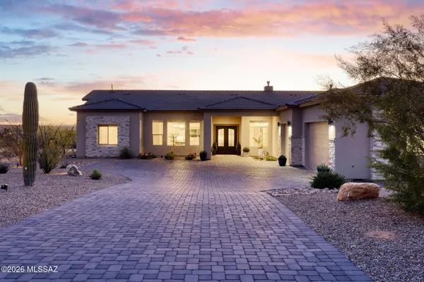 a view of a house with backyard and porch