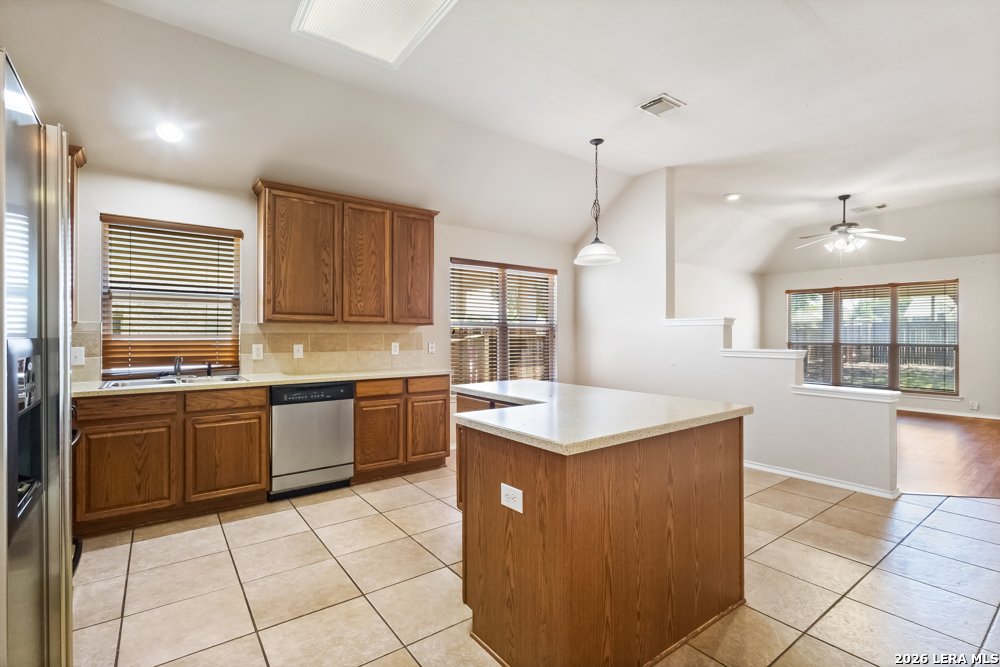 908 Rimrock Trail Schertz, TX 78154 - Photo 6 of 32 Gallery Image 6