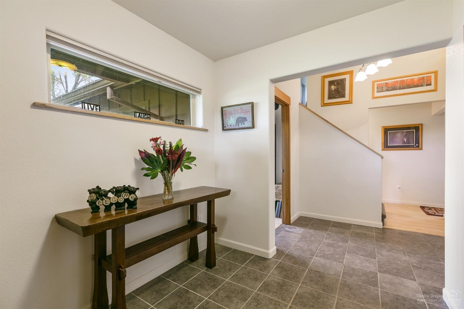 62770 Stenkamp Road Bend, OR 97701 - Photo 4 of 23 Entryway
