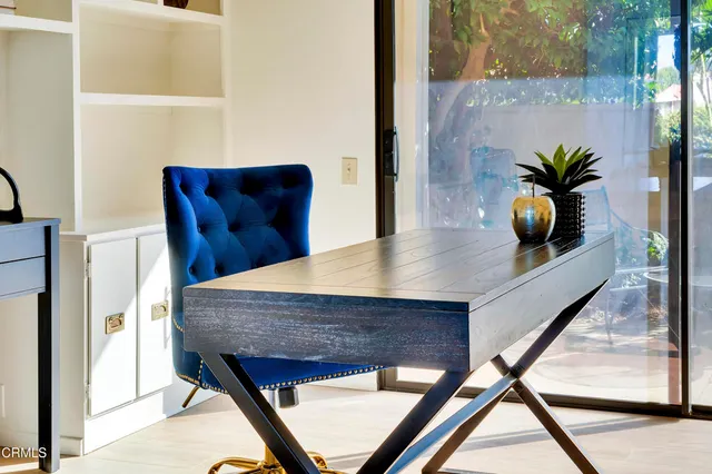 a view of flowerpot with wooden floor