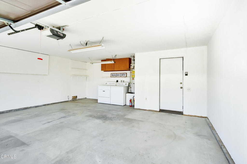 72460 Rodeo Way Rancho Mirage, CA 92270 - Photo 30 of 40 an empty room with windows