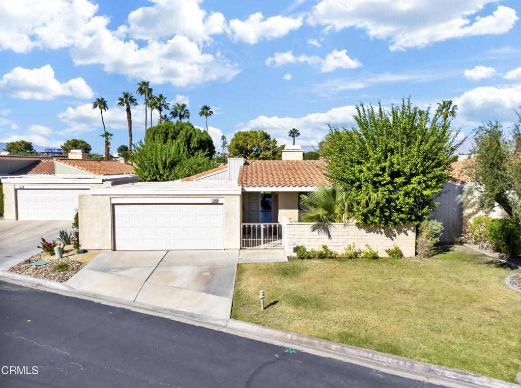 72460 Rodeo Way Rancho Mirage, CA 92270 - Photo 31 of 40 a house with trees in the background