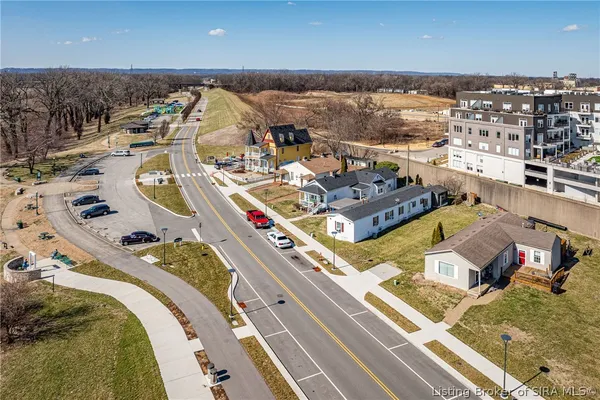 $495,000 | 427-429 East Riverside Drive, Clarksville, IN 47129