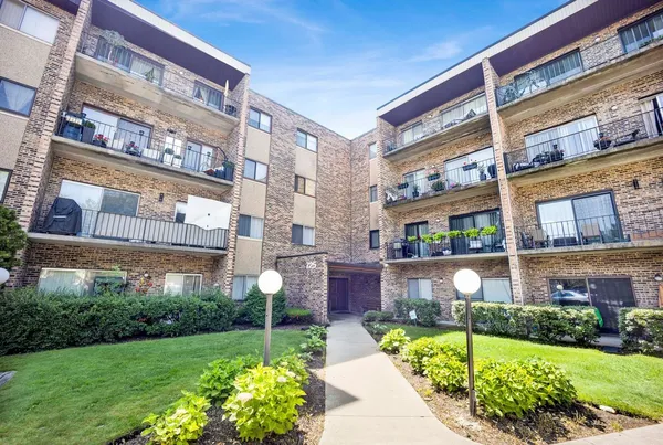 $205,000 | 725 West Huntington Commons Road, Unit 416, Mount Prospect, IL 60056