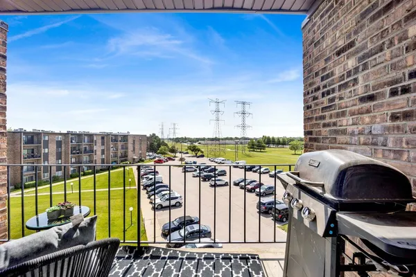 $205,000 | 725 West Huntington Commons Road, Unit 416, Mount Prospect, IL 60056