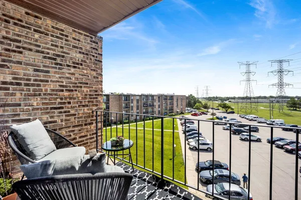 $205,000 | 725 West Huntington Commons Road, Unit 416, Mount Prospect, IL 60056