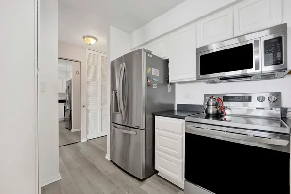 $205,000 | 725 West Huntington Commons Road, Unit 416, Mount Prospect, IL 60056