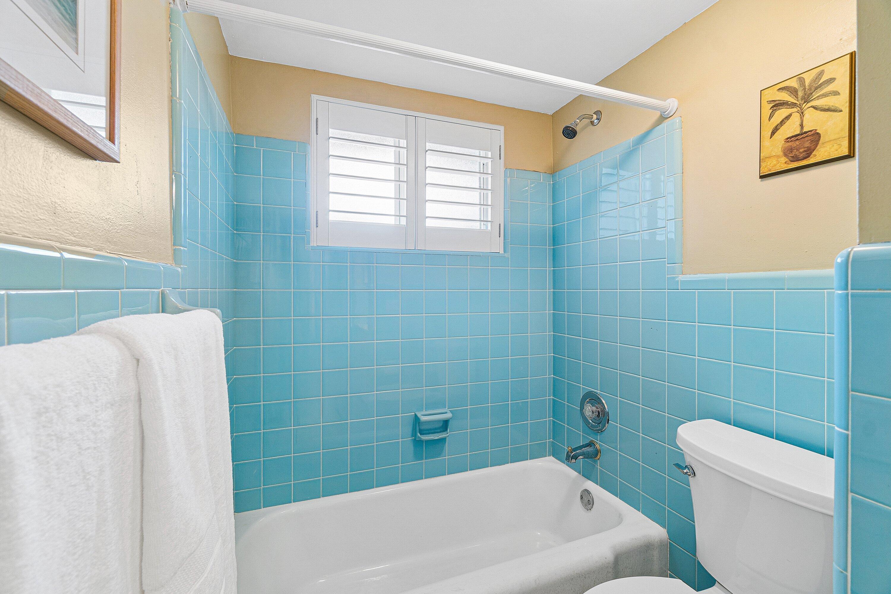 300 East Royal Palm Road, Unit 350 Boca Raton, FL 33432 - Photo 22 of 29 Guest Bath