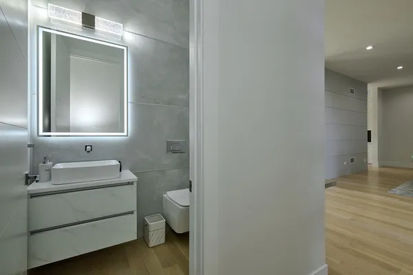 a view of entryway with washer and dryer