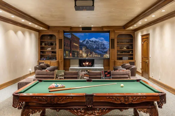a view of a backyard of the house