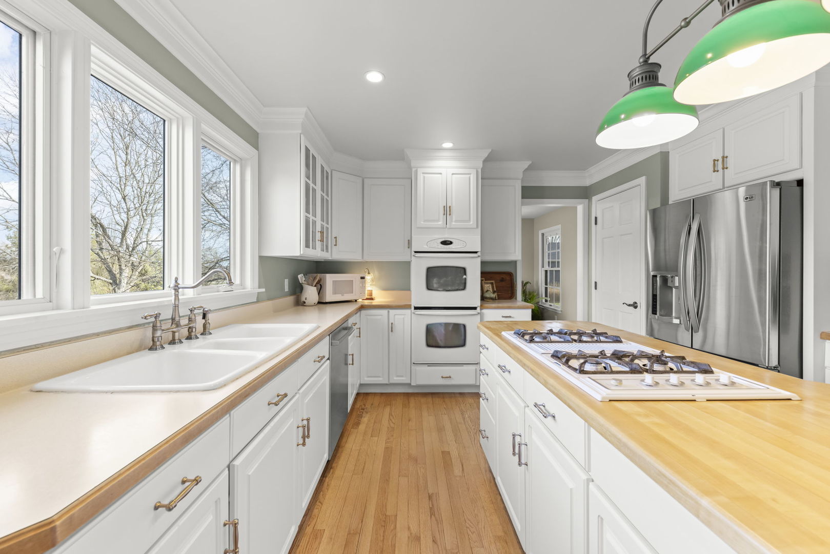 19 Shagbark Lane Newark, IL 60541 - Photo 13 of 60 a large kitchen with a stove a sink dishwasher and wooden cabinets with wooden floor