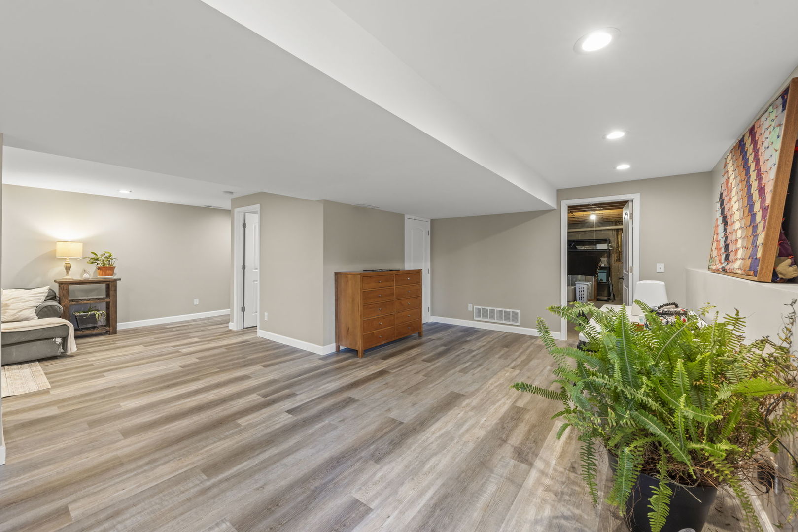 19 Shagbark Lane Newark, IL 60541 - Photo 28 of 60 a view of a livingroom with wooden floor and furniture